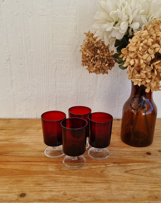  4 verres à pied rouges Luminarc modèle Suède