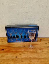 Charger l&#39;image dans la galerie, Lot de 4 verres à pied Capri crystal modèle Concerto les kitscheries brocante en ligne
