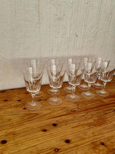 Charger l&#39;image dans la galerie, Lot de 10 verres à pied Cristal d&#39;Arques modèle Versailles les kitscheries brocante en ligne
