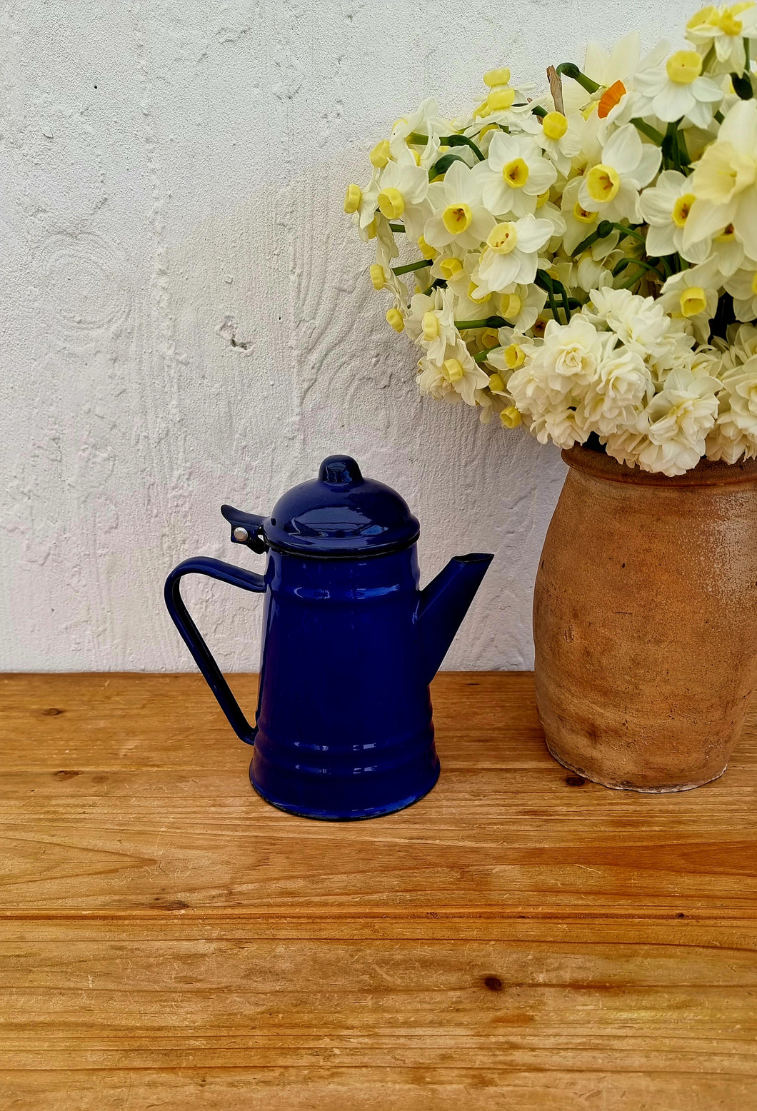 Cafetière émaillée bleu roi vintage les kitscheries