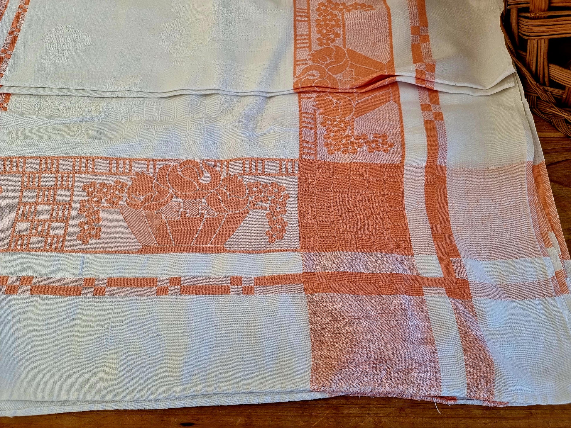 Nappe ancienne damassée orange et blanche les kitscheries