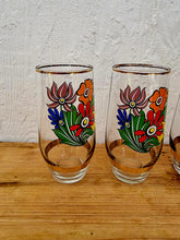 Charger l&#39;image dans la galerie, Ensemble de 3 verres et son pichet aux fleurs seventies Les Kitscheries
