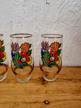 Charger l&#39;image dans la galerie, Ensemble de 3 verres et son pichet aux fleurs seventies Les Kitscheries
