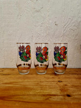 Charger l&#39;image dans la galerie, Ensemble de 3 verres et son pichet aux fleurs seventies Les Kitscheries
