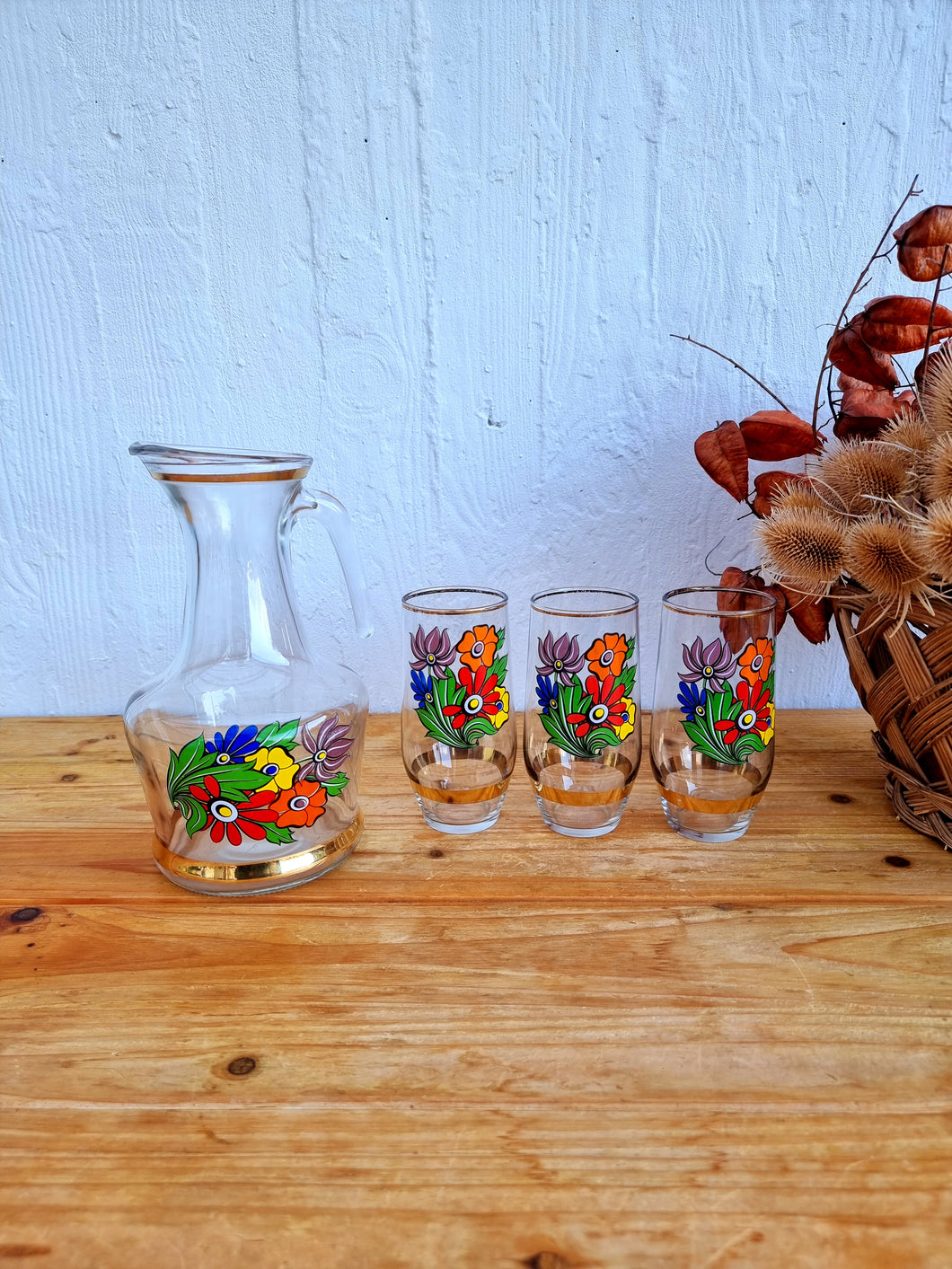 Ensemble de 3 verres et son pichet aux fleurs seventies Les Kitscheries