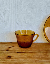 Charger l&#39;image dans la galerie, Lot de 4 tasses avec coupelles en verre vintage les kitscheries
