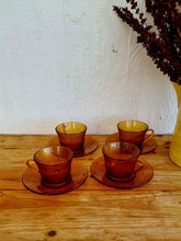 Charger l&#39;image dans la galerie, Lot de 4 tasses avec coupelles en verre vintage les kitscheries
